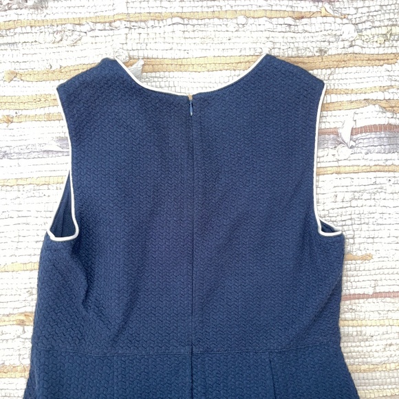 Lands’ End Navy Blue and White Basketweave Sleeveless Sheath MIDI Dress - Picture 8 of 8